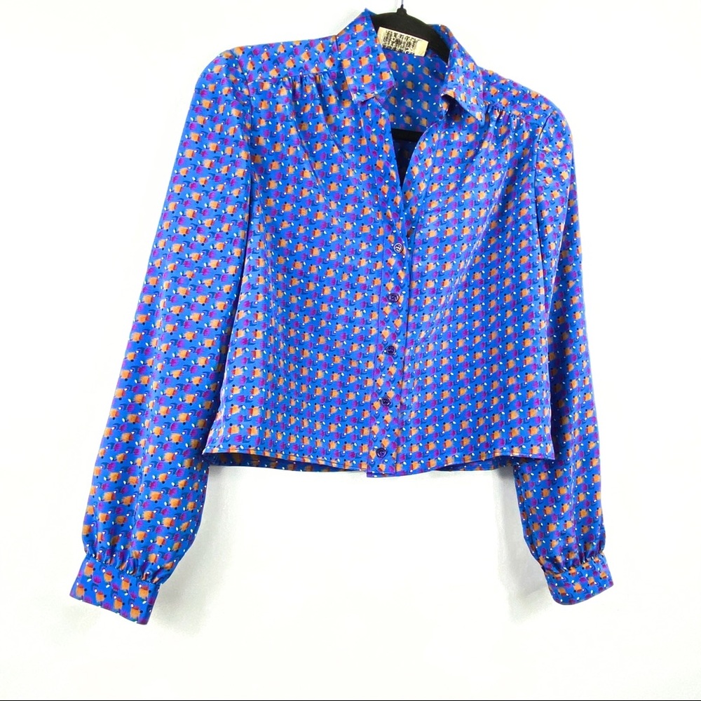 VNTG Abstract Print Collared Button-Down Crop Top